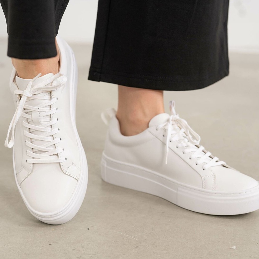 VAGABOND
ZOE PLATFORM SNEAKERS size 39 NEW 
$140
White leather